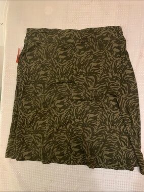 Joe Fresh Women's plus size Olive Green Printed MIDI  A-Line Skirt, size 2X.